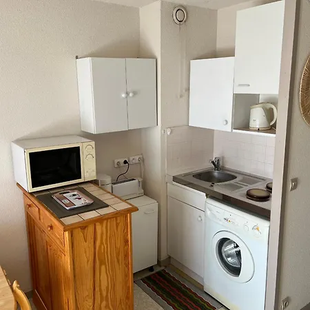 Studio Cabine Classe 1 Etoile Avec Balcon, Ascenseur Et Garage Proche Plages Et Commerces - Fr-1-539-32 * Saint-Palais-sur-Mer