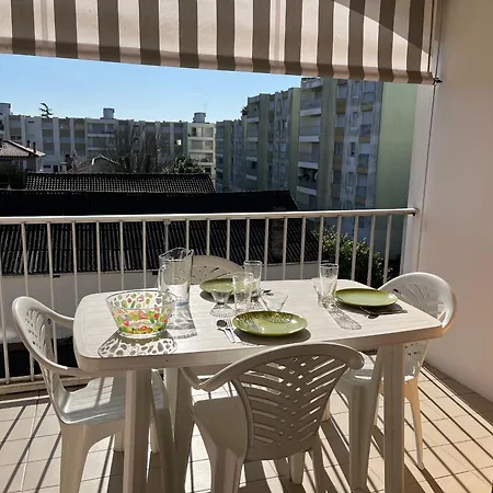 Studio Cabine Classe 1 Etoile Avec Balcon, Ascenseur Et Garage Proche Plages Et Commerces - Fr-1-539-32 *