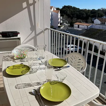 Studio Cabine Classe 1 Etoile Avec Balcon, Ascenseur Et Garage Proche Plages Et Commerces - Fr-1-539-32